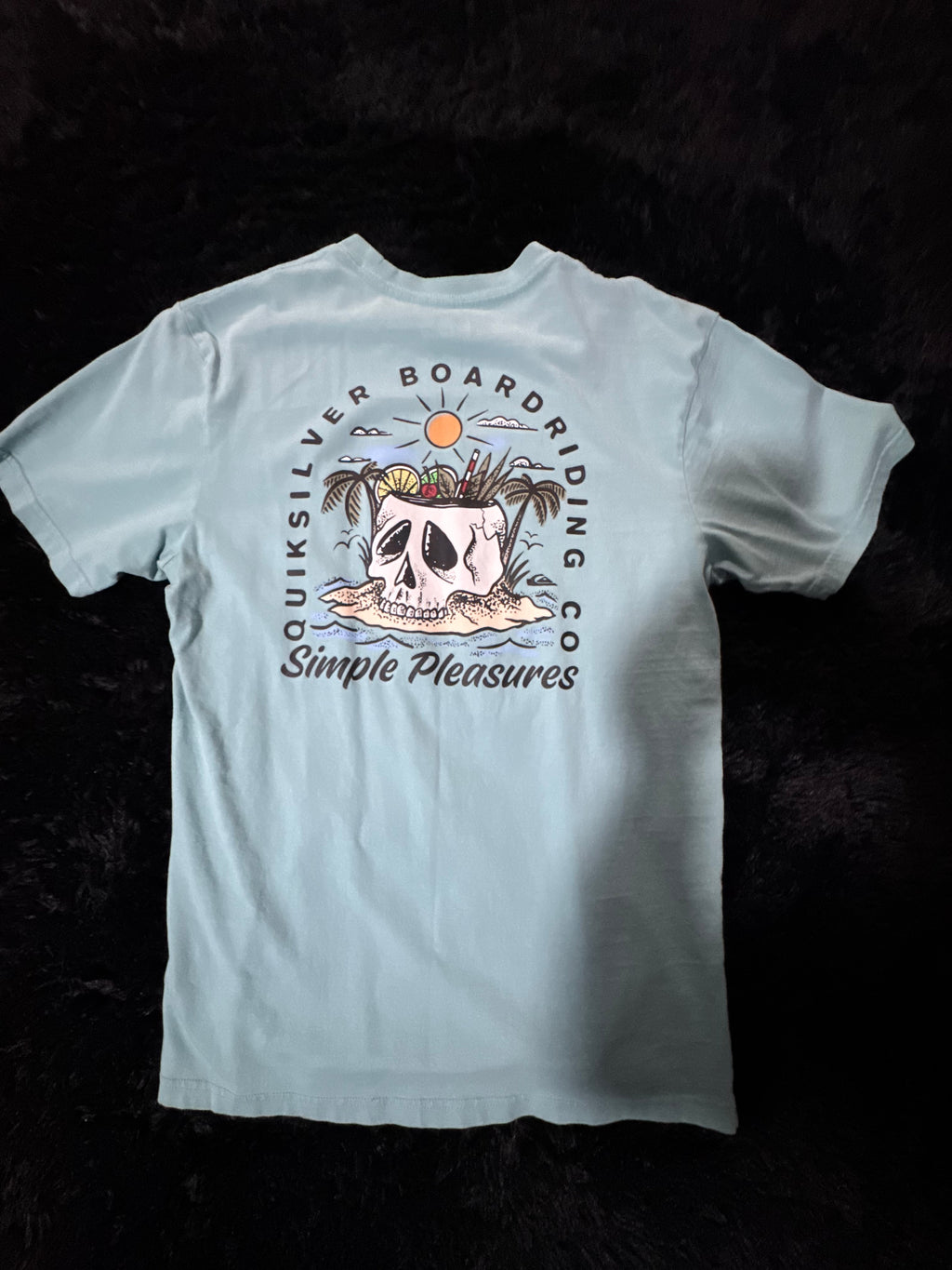 Tee shirt with design