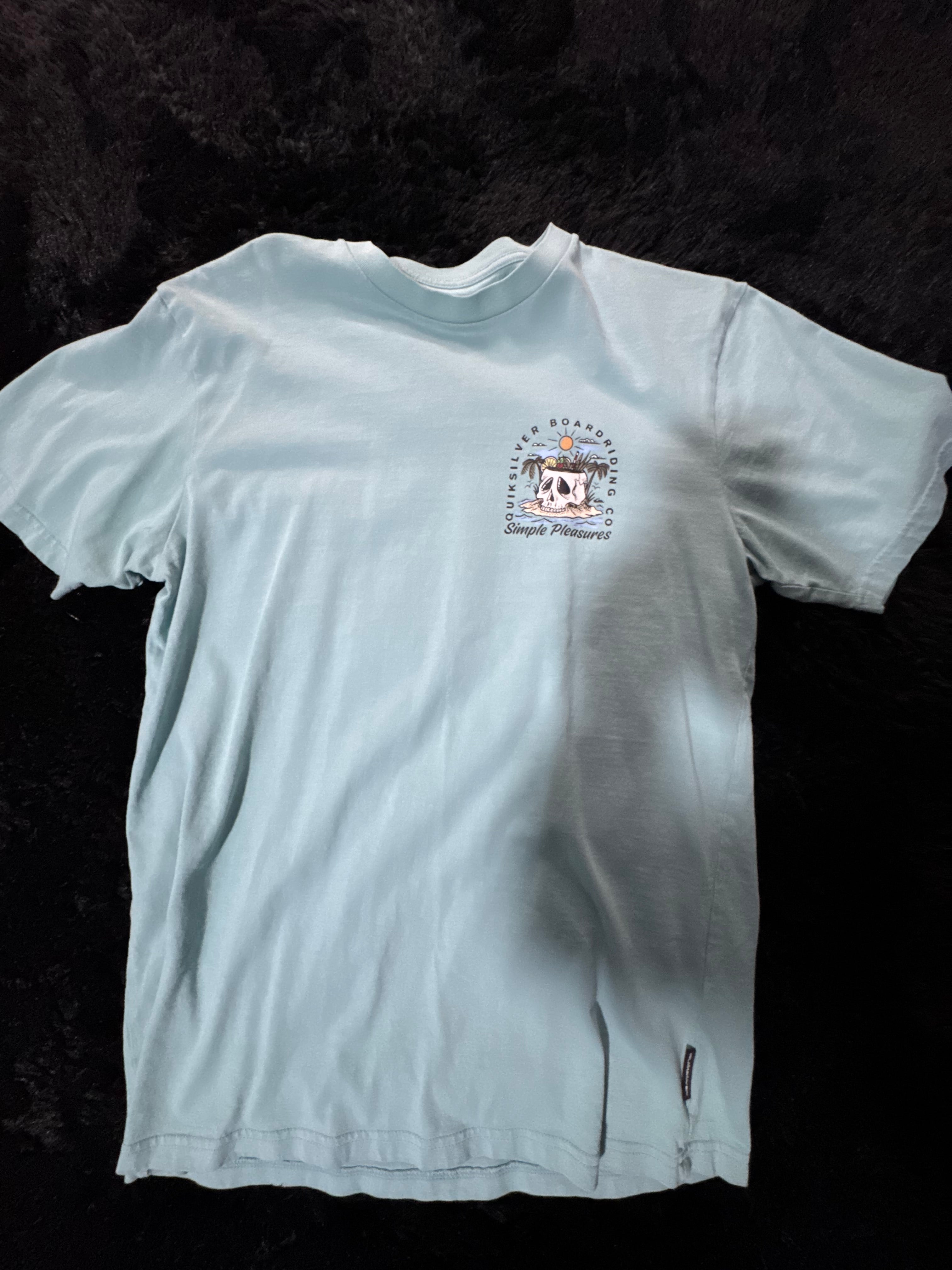 Tee shirt with design