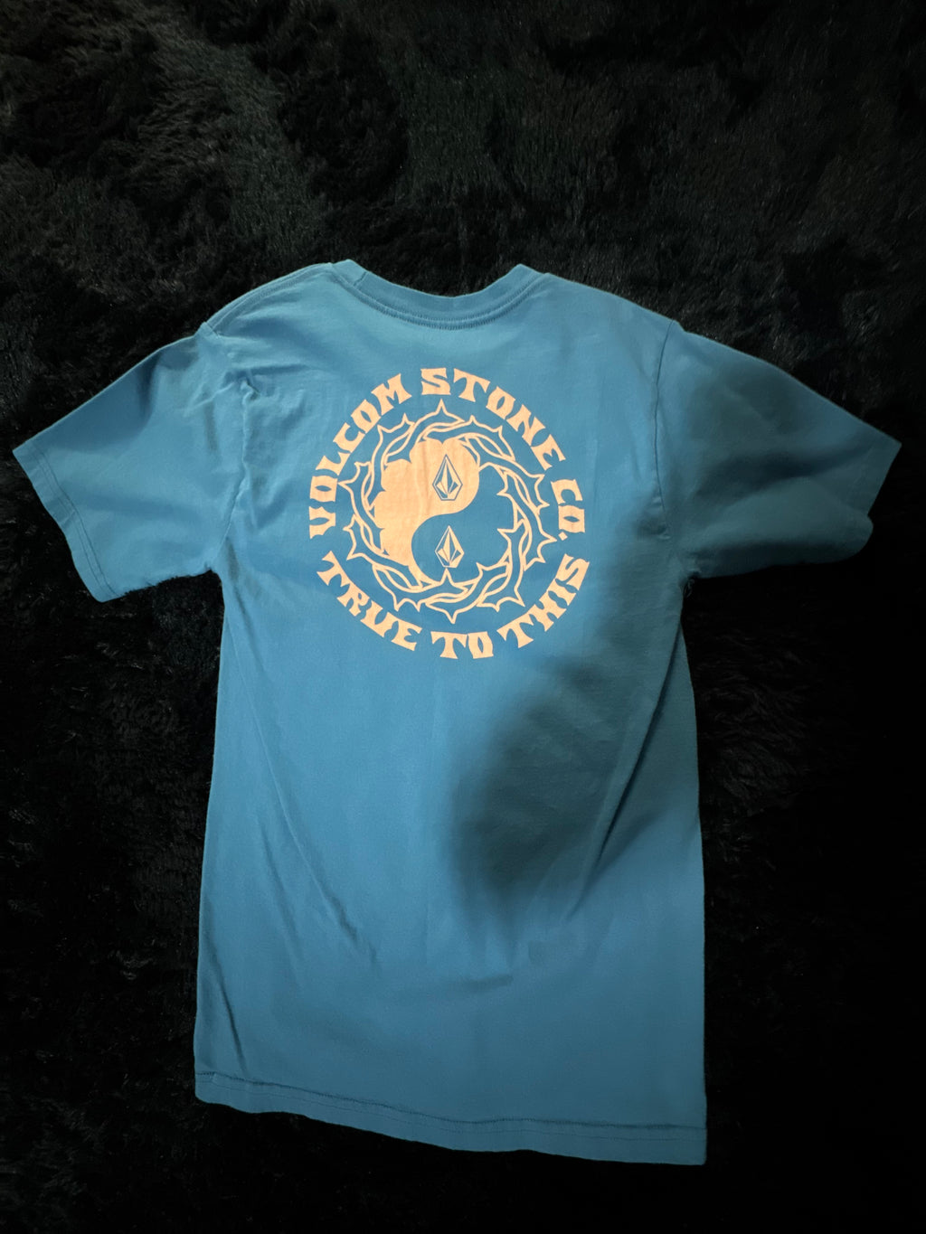 Tee shirt with design