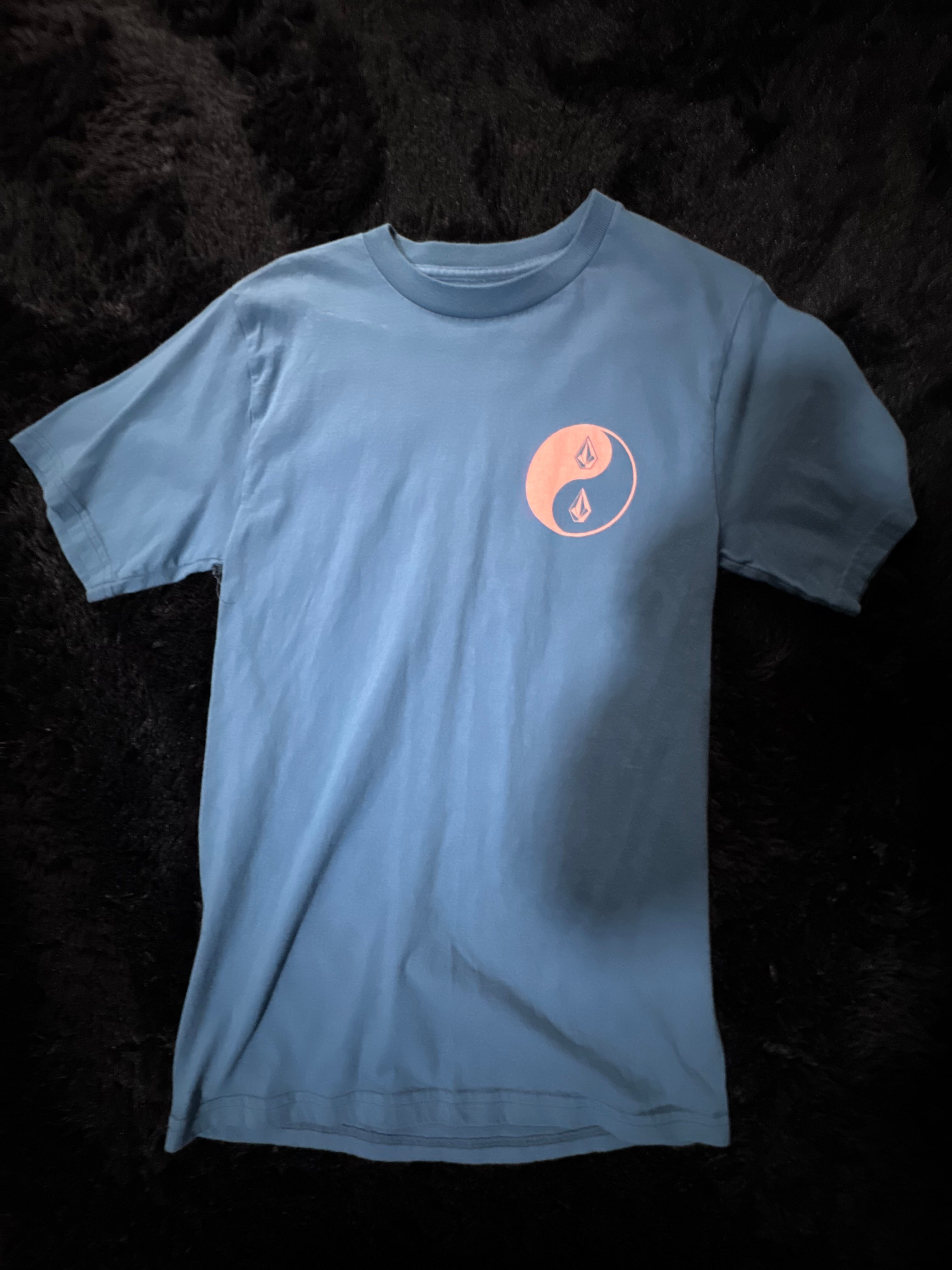 Tee shirt with design