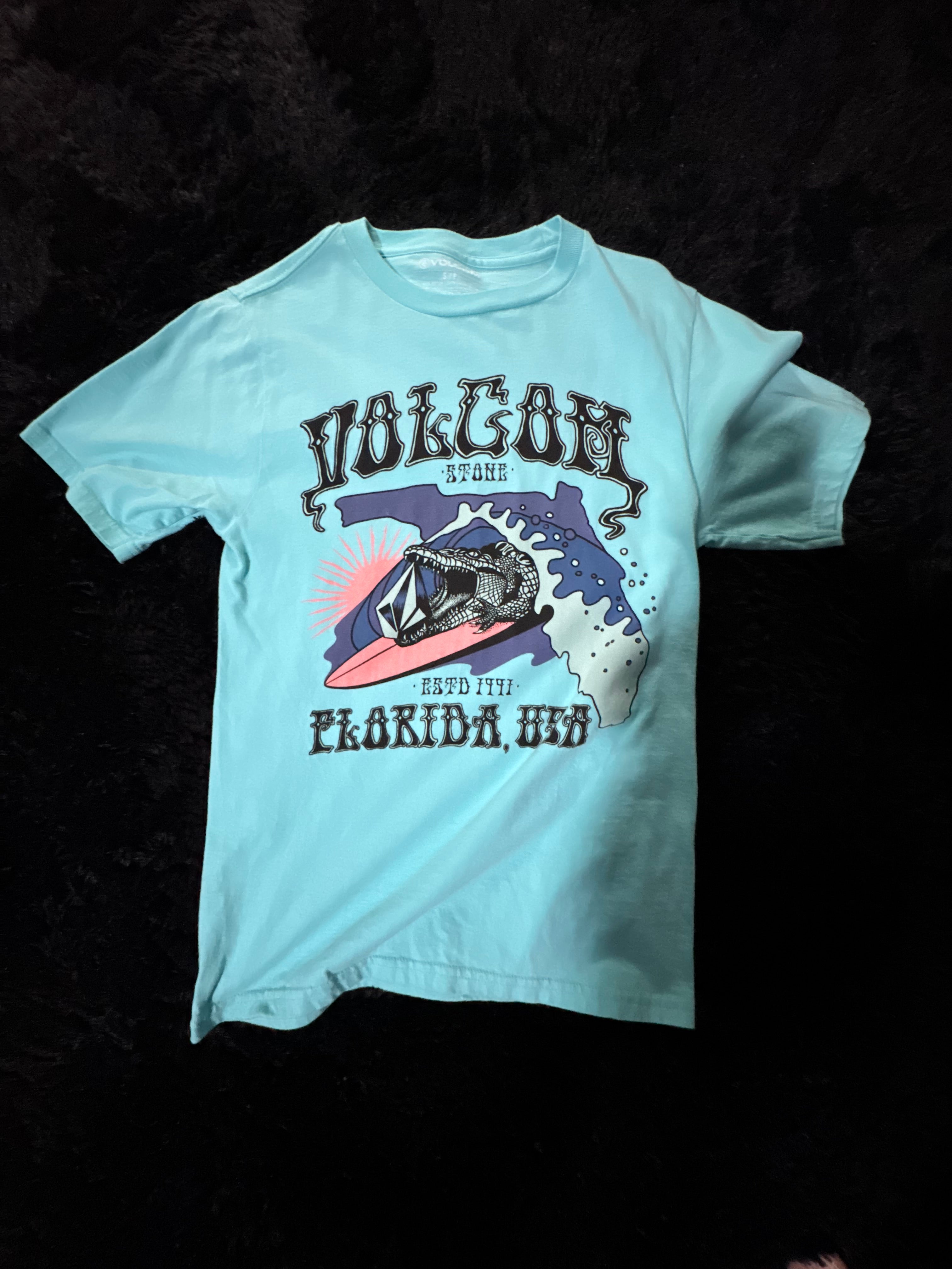 Tee shirt with design